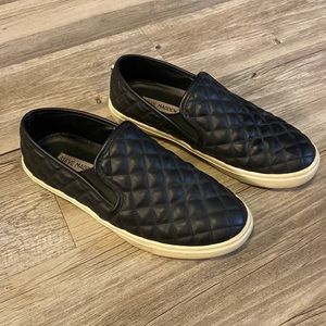 Black leather Steve Madden slip on sneakers